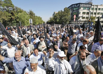 راهپیمایی نمازگزاران شیراز در محکومیت جنایت های آل خلیفه در بحرین