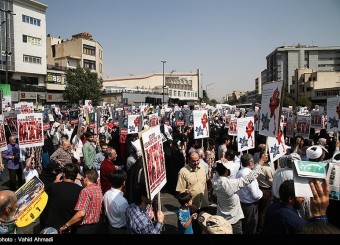 نمازگزاران تهرانی در محکومیت کشتار مسلمانان میانمار راهپیمایی کردند