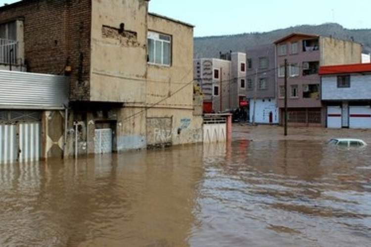 در اولین اعزام 20گروه جهادی از فارس وارد لرستان شد/ روزانه 3هزار غذای گرم در مناطق سیل‌زده لرستان توزیع می‌شود